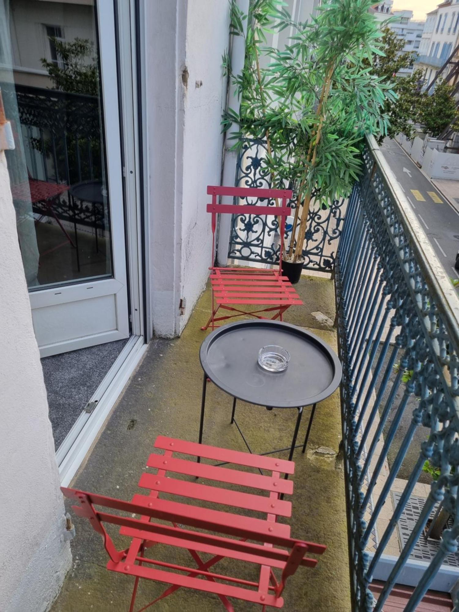 Hotel & Restaurant Le Patio Виши Экстерьер фото