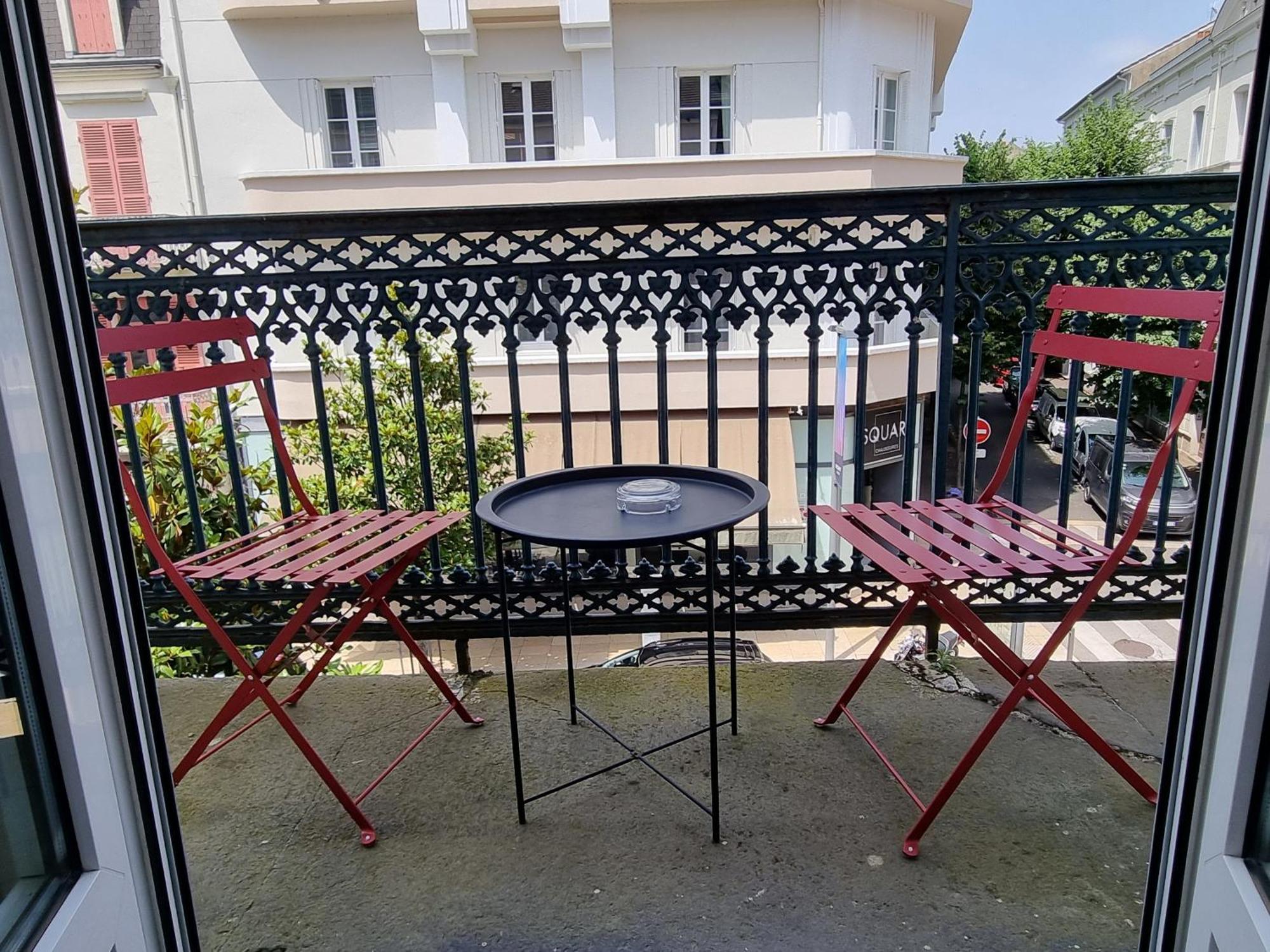 Hotel & Restaurant Le Patio Виши Экстерьер фото
